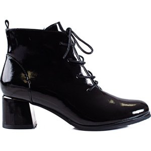 Černé lakované kotníkové boty na podpatku 22-12072B/PAT Velikost: 37